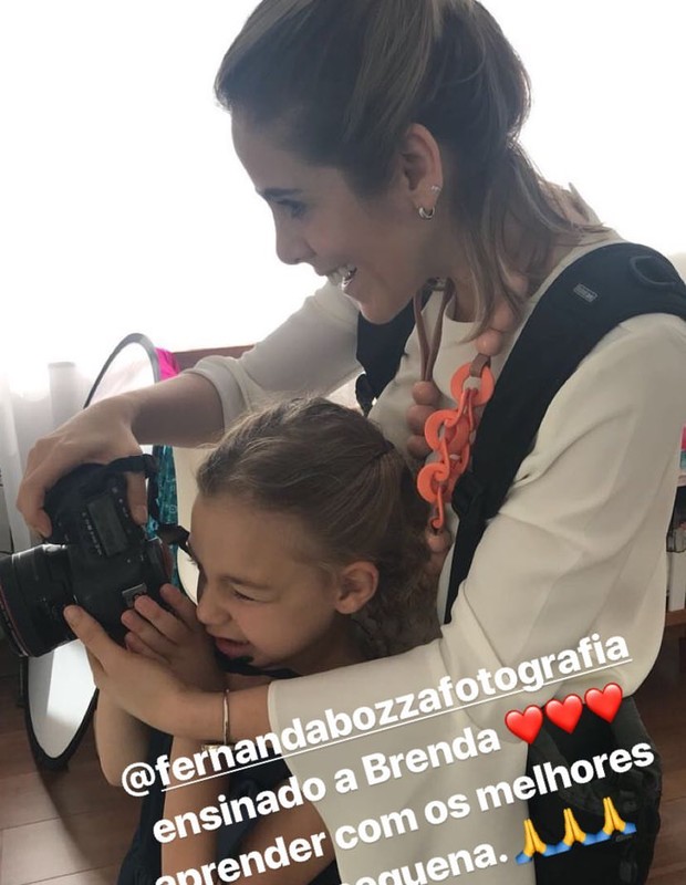 Xuxa faz fotos com as filhas (Foto: Reprodução)