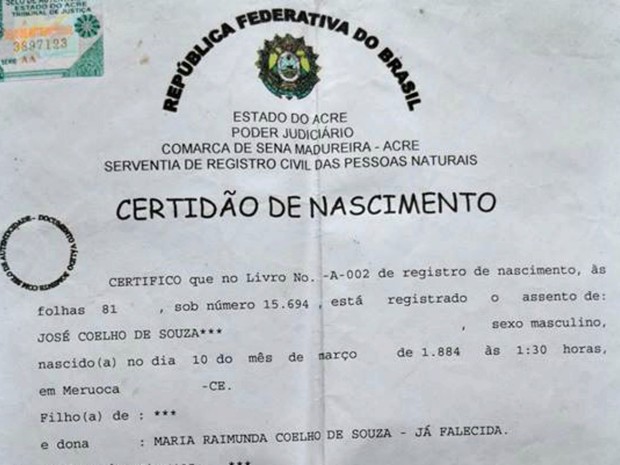 Certidão de nascimento de Souza, que comprova sua idade de 131 anos  (Foto: Alexandre Santana/Arquivo pessoal)