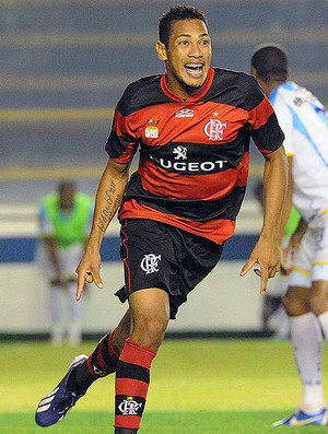 Apesar da boa fase de Hernane, jornalistas pedem atacante para o Fla