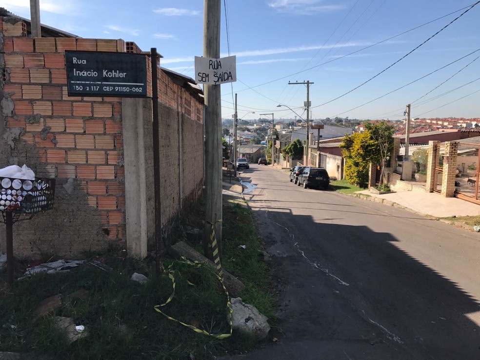 Local onde mulher foi baleado na Zona Norte de Porto Alegre (Foto: Bernardo Bortolotto/RBS TV)