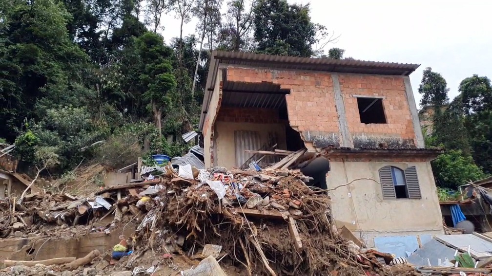 Casa destruída na Vila Felipe — Foto: Reprodução/TV Globo