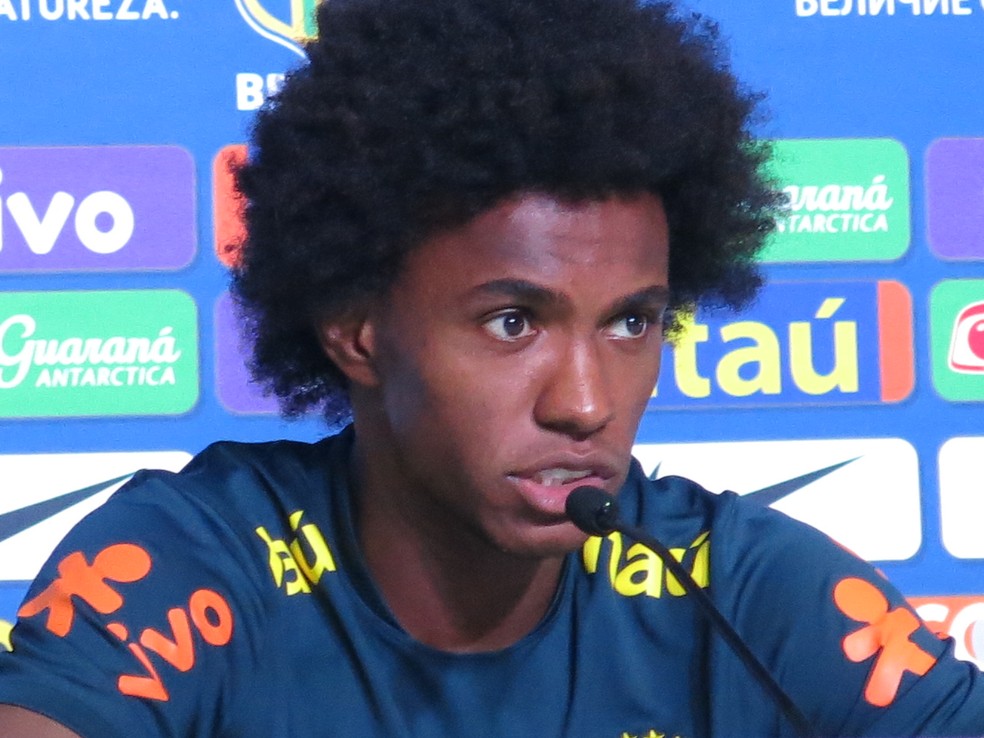 Willian na entrevista coletiva (Foto: MoWA Press)