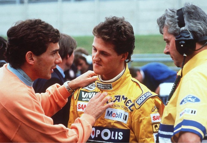 Ayrton Senna discute com Michael Schumacher no GP da Bélgica de 1992 (Foto: Getty Images)