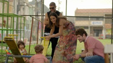 Mari, Ben, Grego e Margot vivem em harmonia