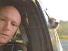 Beagle vira hit ao 'invadir' selfie de policial nos EUA