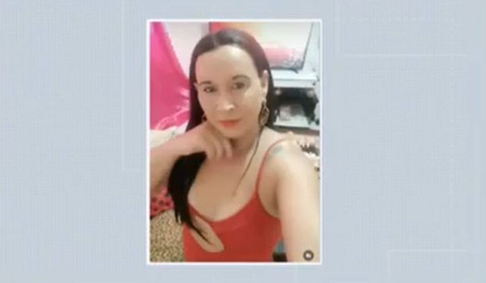 Mulher trans que invadiu hospital com corpo em chamas após ser atacada por ex-namorado é transferida em UTI aérea  — Foto: Reprodução/TV Santa Cruz