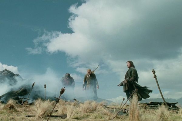  John Rhys-Davies, Orlando Bloom e Viggo Mortensen em O Senhor dos Anéis: As Duas Torres (2002) (Foto: Reprodução)