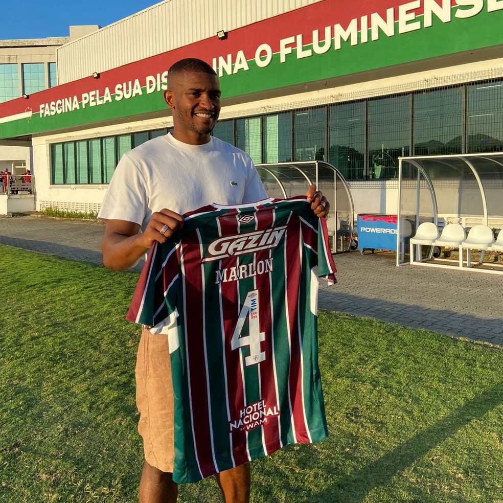 Zagueiro Marlon também visitou o CT Carlos Castilho esse ano — Foto: Comunicação Fluminense