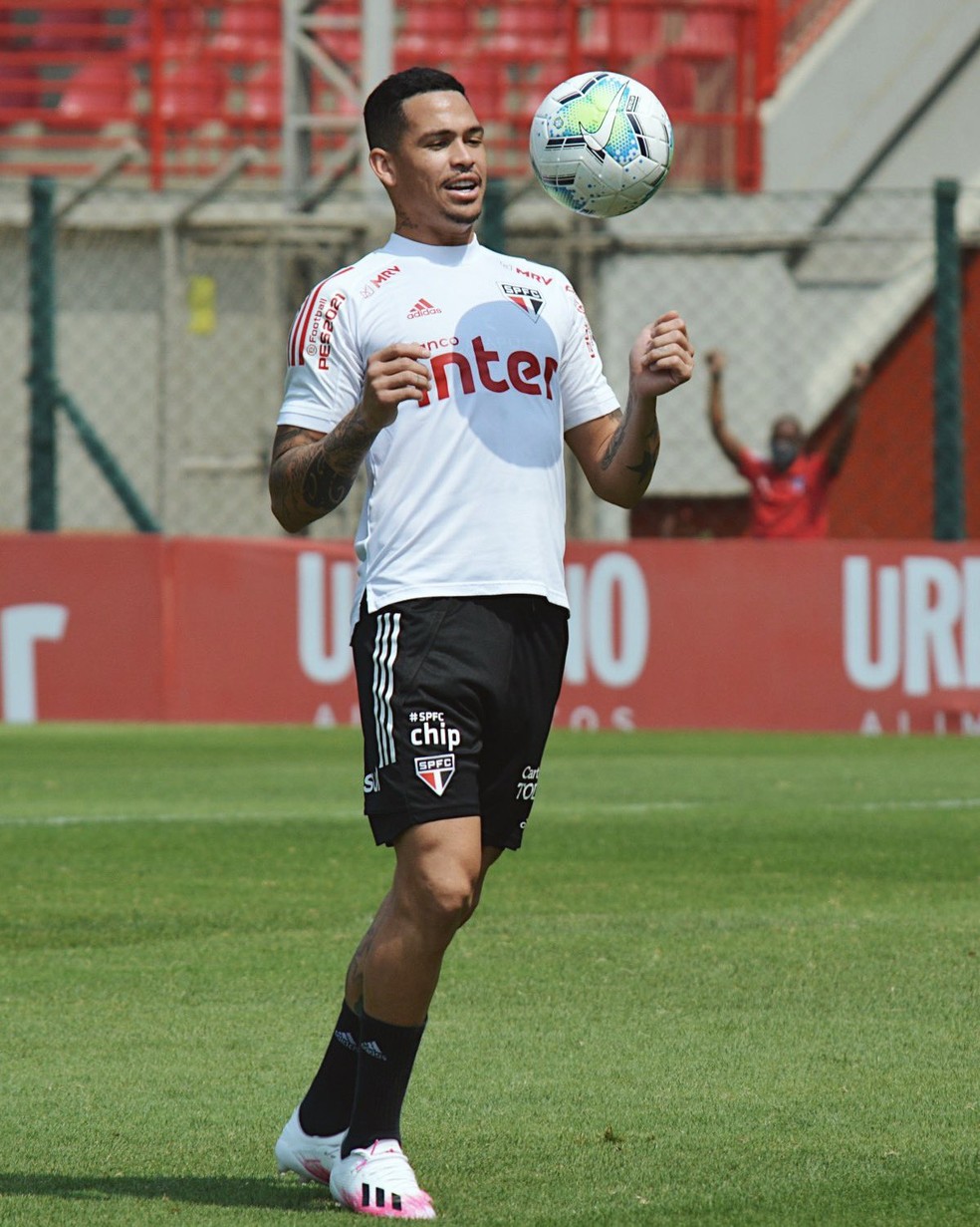 Luciano em treino pelo São Paulo: atacante é desfalque na Libertadores — Foto: Reprodução/Twitter
