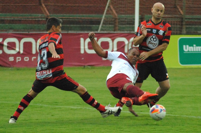 Em amistoso máster, Desportiva e Fla empatam com dois gols de Nélio