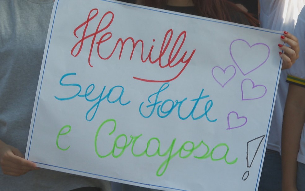 Estudantes fazem campanha para ajudar colega com câncer, em Aparecida de Goiânia, Goiás  — Foto: Reprodução/TV Anhanguera