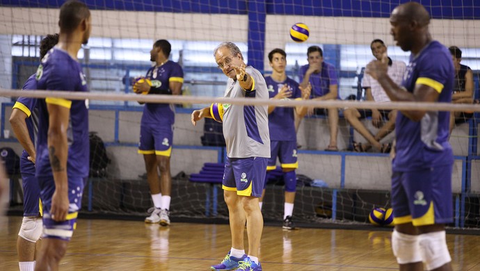 Após tetra sul-americano, Cruzeiro revê Montes Claros: agora é Superliga