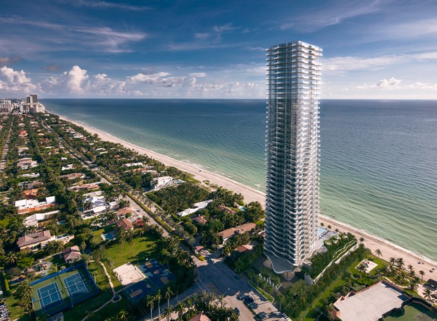 Edifício Regalia se destaca na praia de Sunny Isles em Miami (Foto: Divulgação)