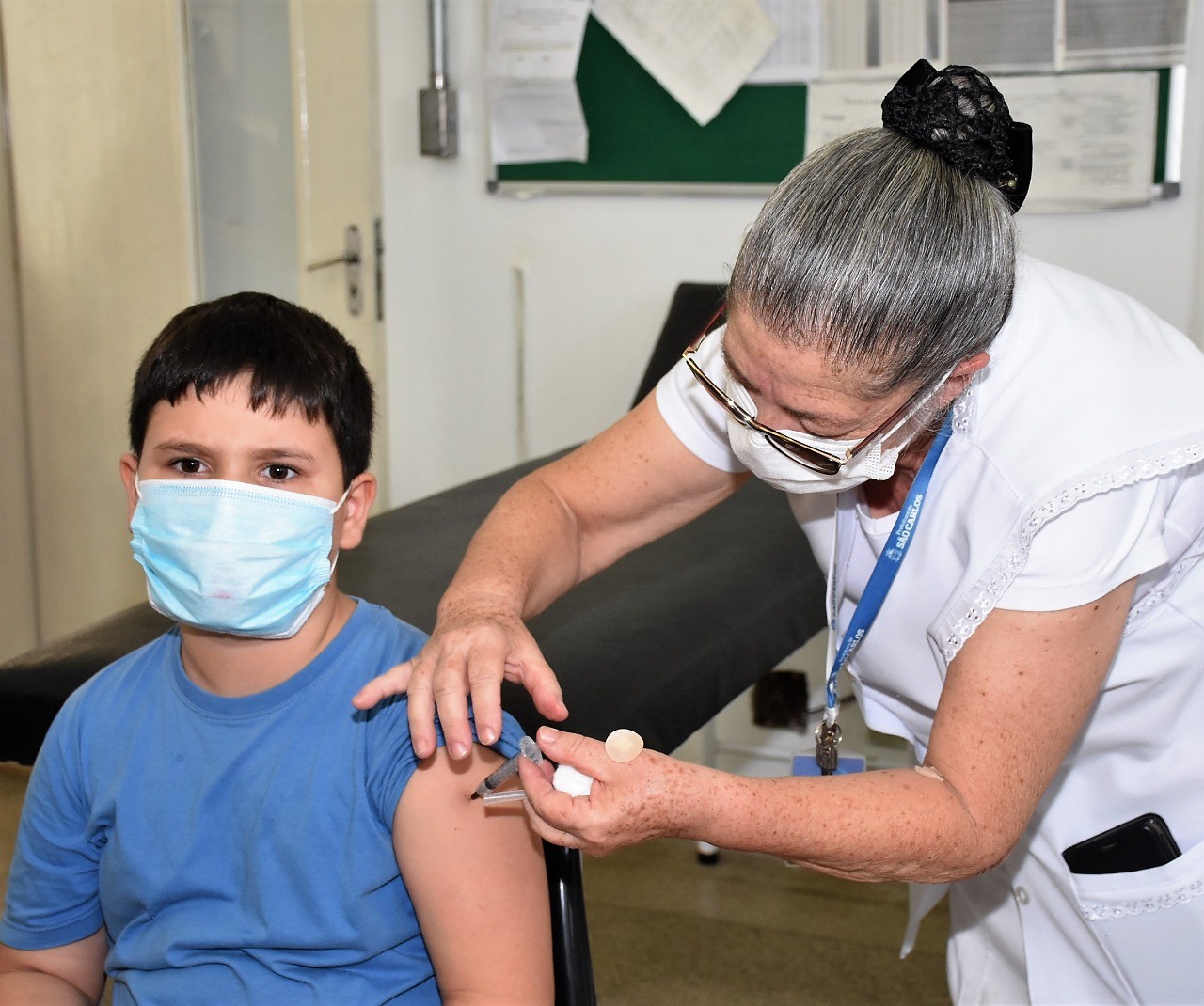 São Carlos faz plantão noturno de vacinação infantil contra a Covid-19 nesta quarta-feira