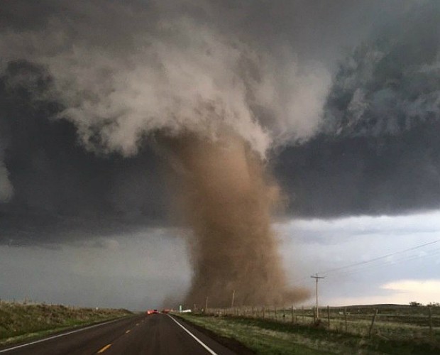 Tornado em Wray, nos Estados Unidos: vídeo impressiona (Foto: Reprodução)