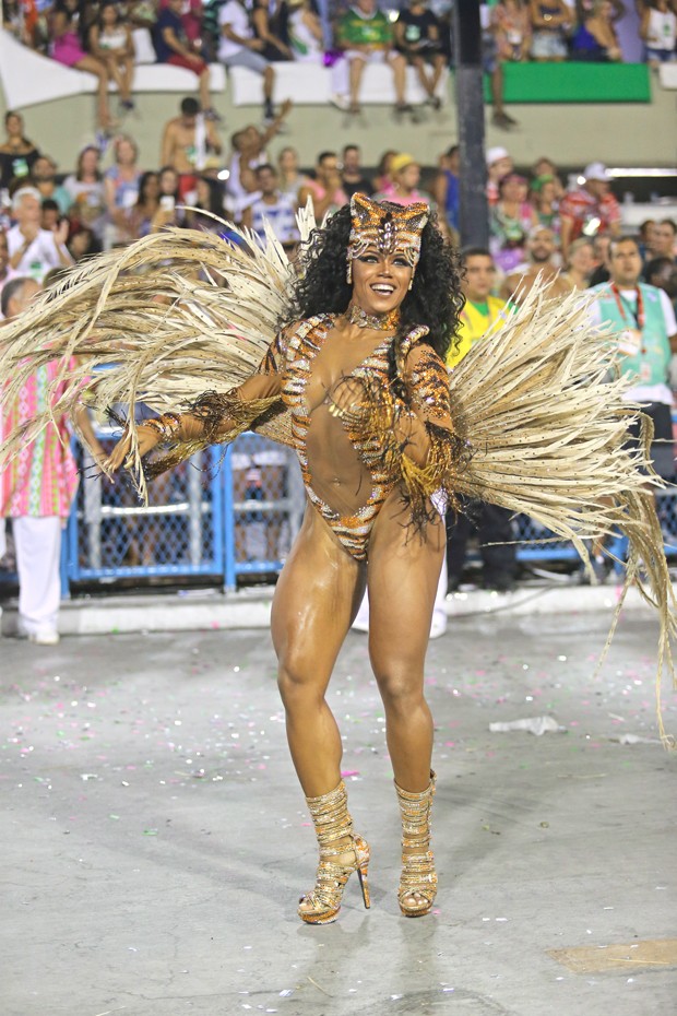 Evelyn Bastos foi a rainha de bateria da Mangueira no Carnaval 2016 (Foto: Agência O Globo)