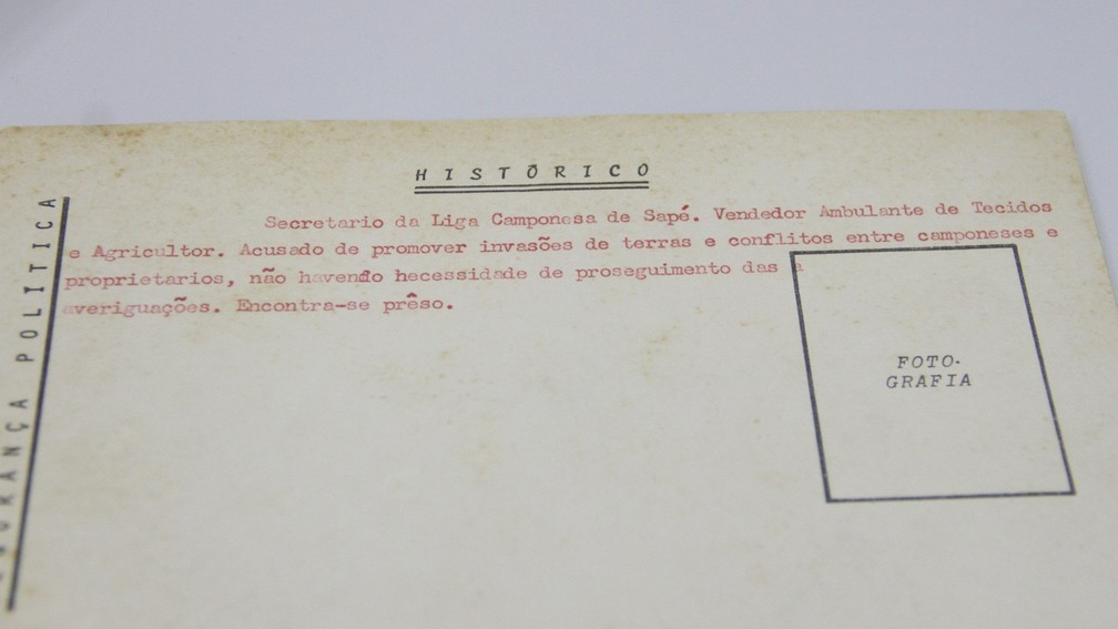 Verso da ficha de Pedro Fazendeiro, no arquivo do Dops, indica que ele estava preso — Foto: André Resende/G1