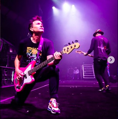Mark Hoppus em show do Blink-182 (Foto: Instagram)