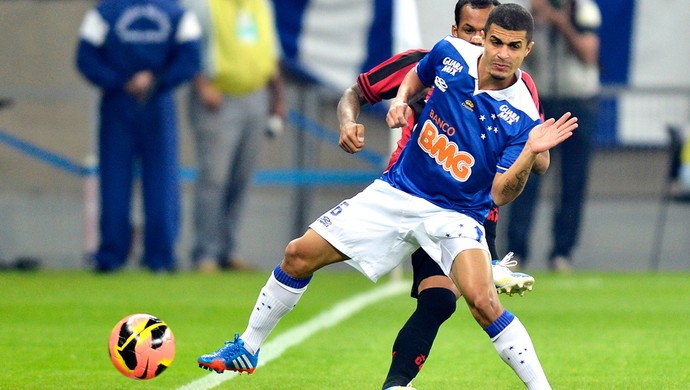 Cruzeiro terá a volta de Egídio contra o Atlético-PR