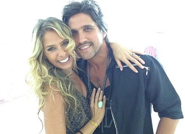 Adriane Galisteu e o cantor Léo (Foto: Reprodução/Instagram)