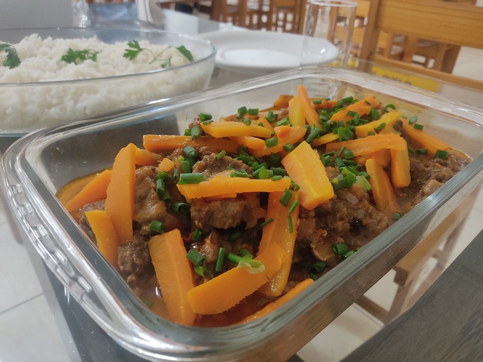 Rabada com Arroz ao Alho e Purê de Batata — Foto: Aline Costa/TV Fronteira