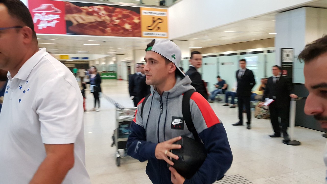 Após viagem de R$ 60 mil, Arrascaeta desembarca em São Paulo para final da Copa do Brasil