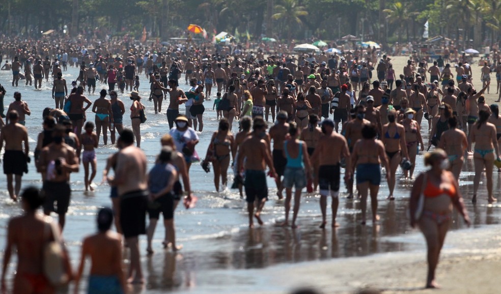 Dia ensolarado atraiu turistas para praias de Santos, SP — Foto: Alexsander Ferraz/ A Tribuna Jornal