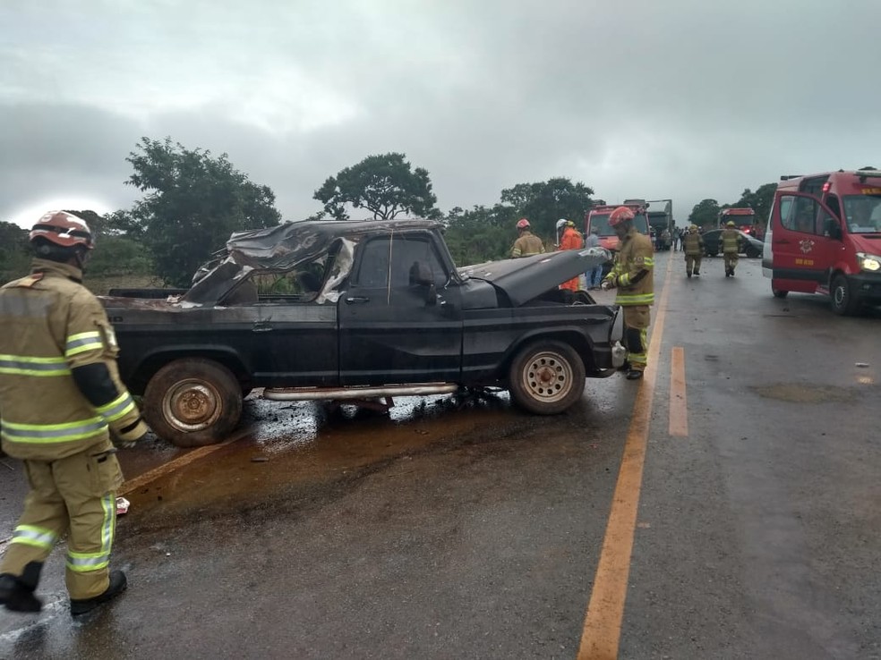 Acidente no DF deixa nove pessoas feridas; 2 crianças foram lançadas para fora do carro — Foto: CBMDF/Divulgação