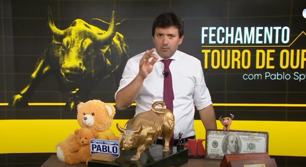 O economista Pablo Spyer, sócio da empresa Touro Inc com a XP Investimentos, faz propaganda da empresa em uma emissora de TV de São Paulo. — Foto: Reprodução/Youtube