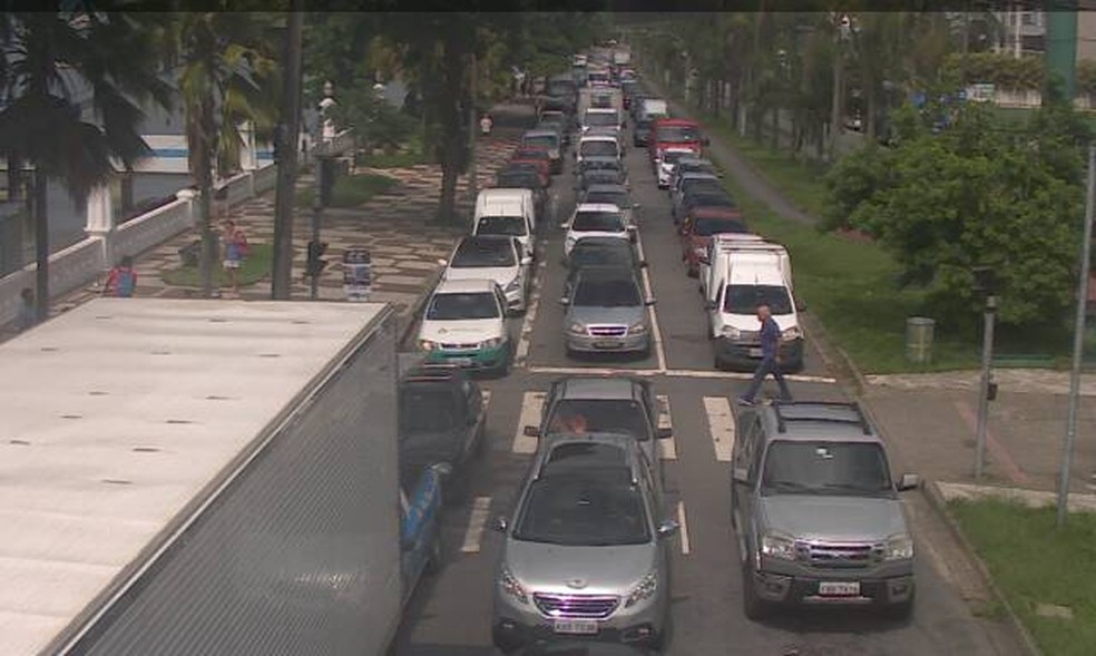 Usuários esperam mais de 2h na fila da balsa e reclamam do serviço 'Piorou' Santos e Região G1