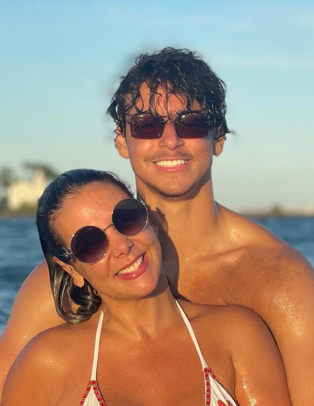 Carla Perez e o filho, Victor Alexandre (Foto: Reprodução/Instagram)