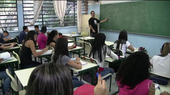 Professor em sala de aula em São Paulo — Foto: Reprodução/TV Globo