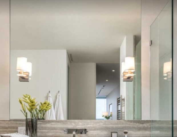 Sandra Bullock vende apartamento de dois quartos por vinte e três milhões de reais (Foto: Tyler Hogan/Hilton&Hyland)