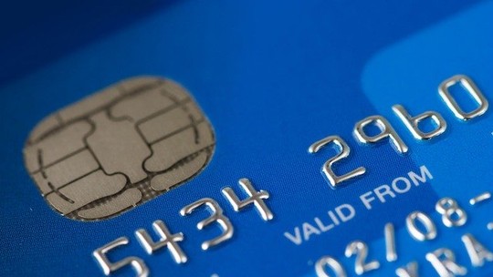 Juro do cartão de crédito vai a 447,7% em abril para cliente rotativo, indica BC