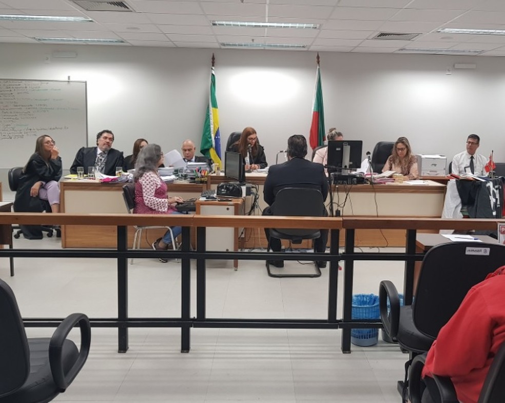 Réu Leandro é interrogado no júri sobre ataque a judeus em 2005 — Foto: TJ-RS/Divulgação