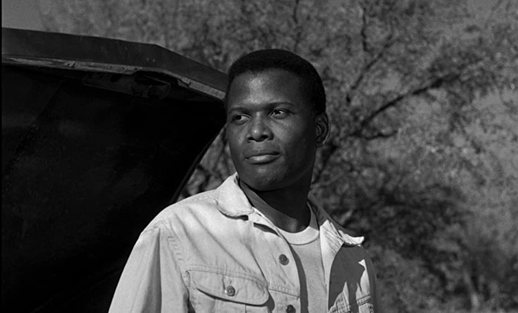 Sidney Poitier em 'Uma voz nas sombras', filme no qual ele se tornou o primeiro ator negro a ganhar o Oscar — Foto: Divulgação