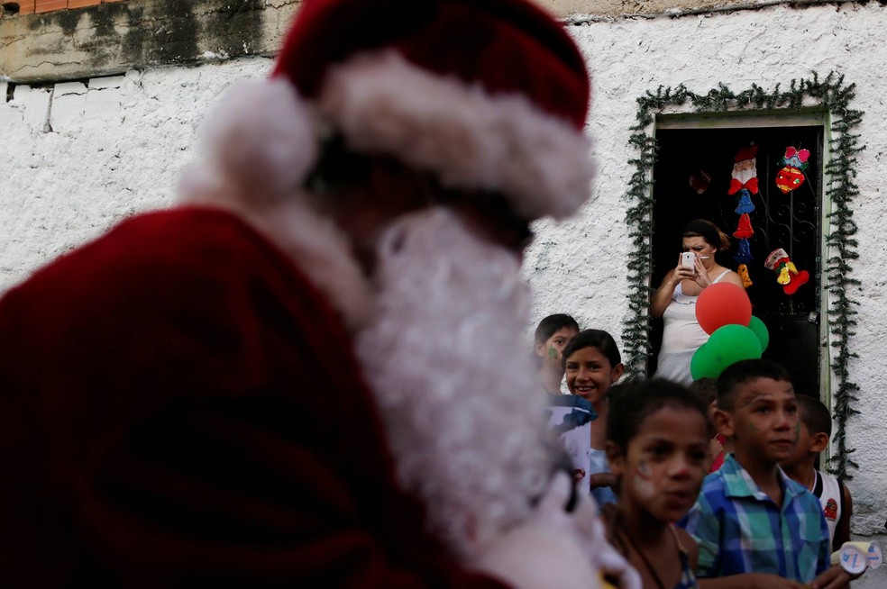 Homem é demitido após dizer em show infantil que Papai Noel não existe |  Planeta Bizarro | G1