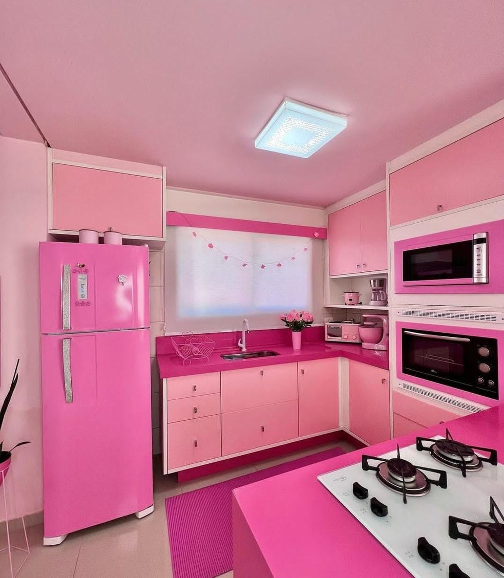 Cozinha de Bruna no estilo Barbie — Foto: Reprodução/Instagram