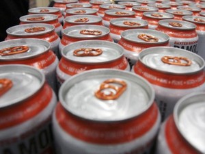Australiano foi parado dirigindo bêbado e alegou que havia consumido 90 latas de cerveja (Foto: Pat Wellenbach/AP)