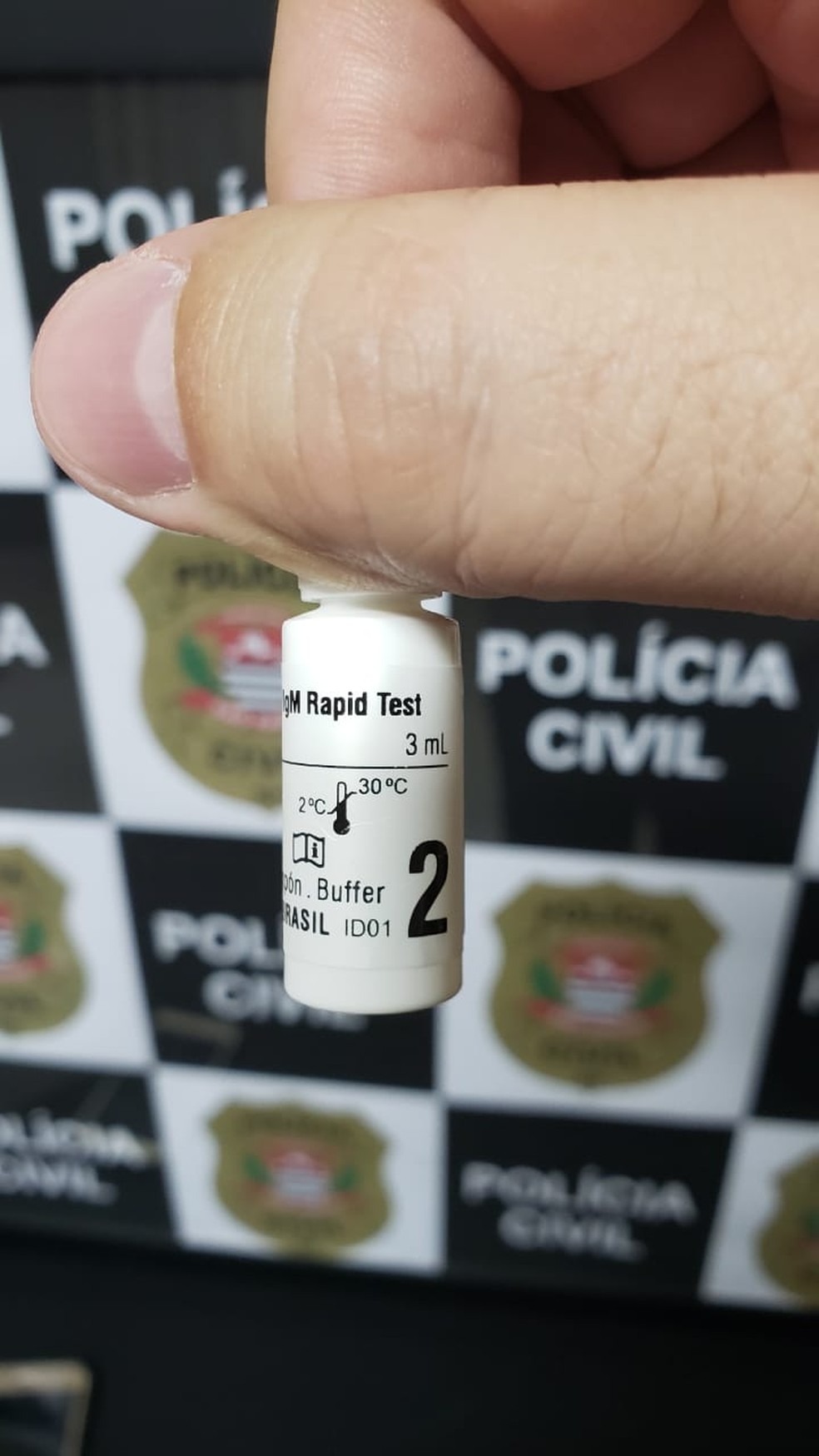 Farmacêutica foi detida suspeita de aplicar testes de Covid de forma irregular em Lins — Foto: Polícia Civil/Divulgação