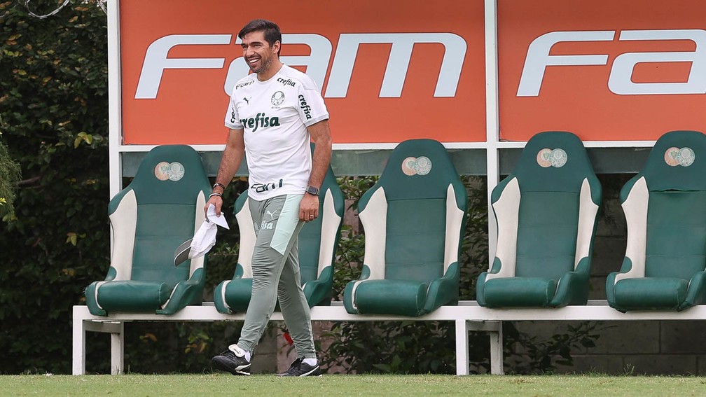 Palmeiras acelera e avança em negociação para renovar contrato de Abel Ferreira 