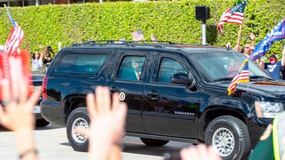 Depois de deixar a presidência em 20 de janeiro, Donald Trump foi recebido por seus seguidores em Palm Beach — Foto: Getty Images