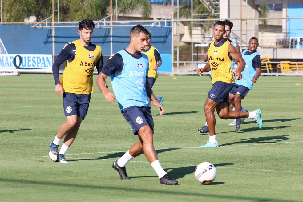 Cristaldo e Villasanti devem ganhar chance no Grêmio — Foto: João Victor Teixeira