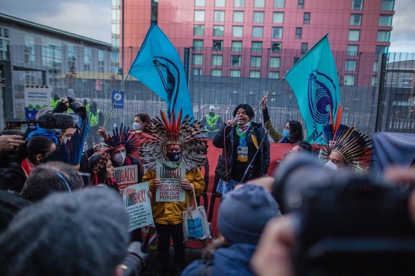 Entenda as reivindicações dos povos indígenas brasileiros na COP26 e sua importância para o clima (Foto: Caio Mota/Reprodução/Instagram @apiboficial)