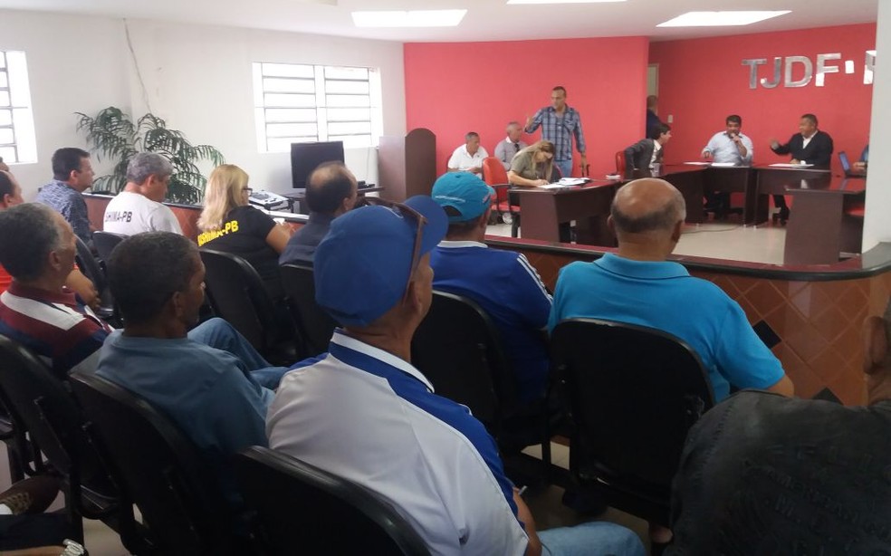 Clubes e ligas se reuniram na manhÃ£ desta sexta-feira na FPF (Foto: DivulgaÃ§Ã£o/FPF)