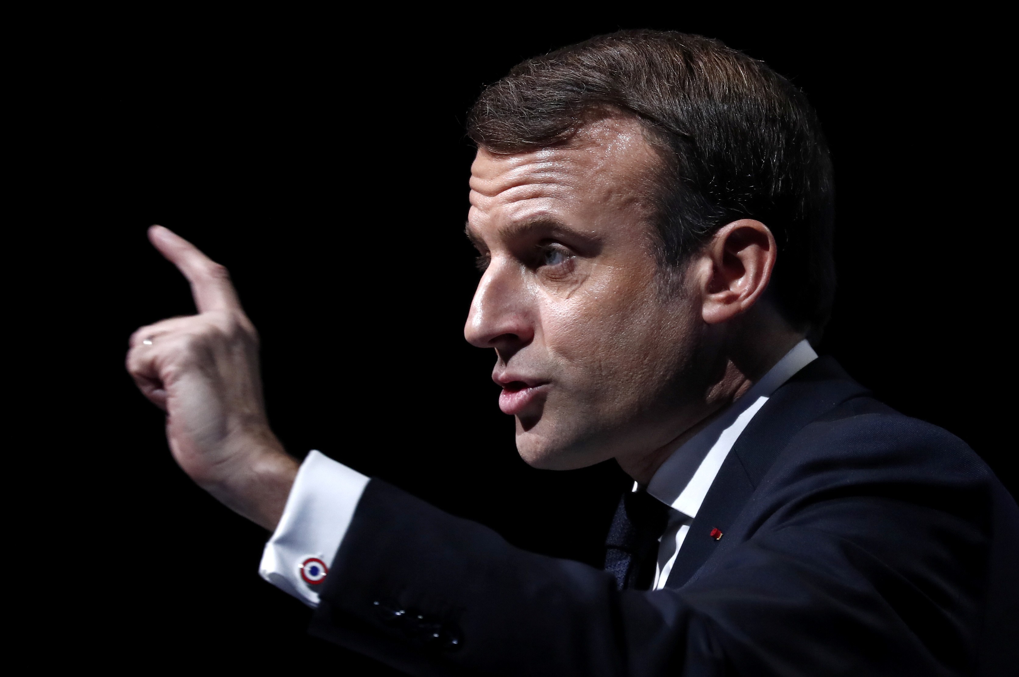 Clima: Macron promete fortes decisões e abre as portas para um referendo thumbnail