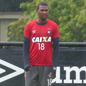 Cruzeiro mira Douglas Coutinho, mas tem entraves para fechar a negociação