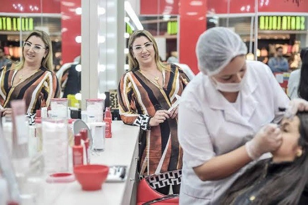 Luzia Costa: nova franquia da Sóbrancelhas terá a venda de produtos como principal faturamento do franqueado (Foto: Sebrae - SP)