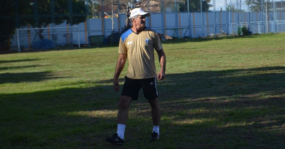 Charles Guerreiro comanda o Ypiranga-AP atualmente e era o lateral-direito do time de 1995 (Foto: Rafael Moreira/GE-AP)