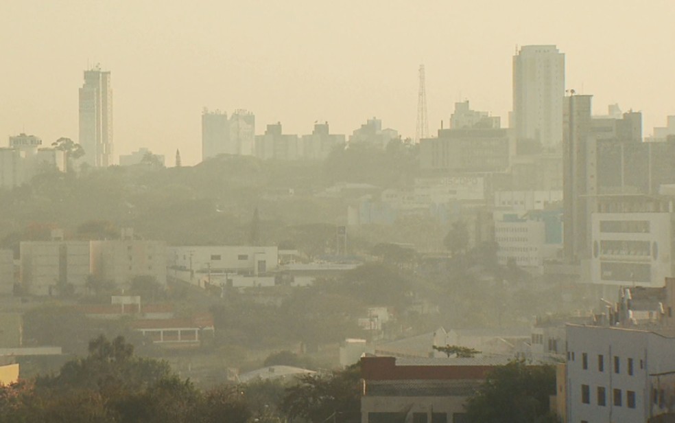 Nuvem de fumaÃ§a de queimada muda paisagem de Campinas em 2016 â Foto: ReproduÃ§Ã£o/EPTV/Campinas
